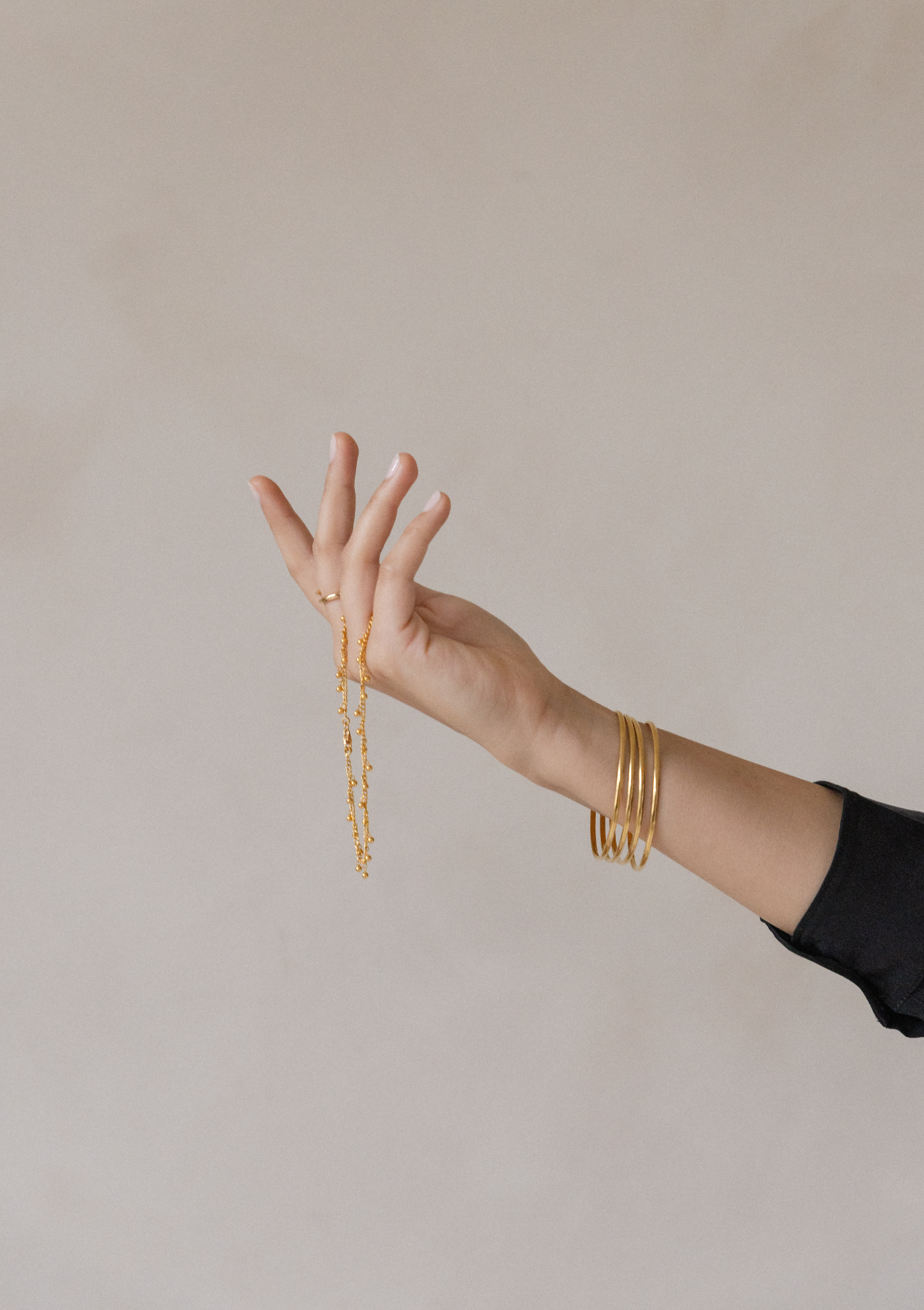 Hand model with gold